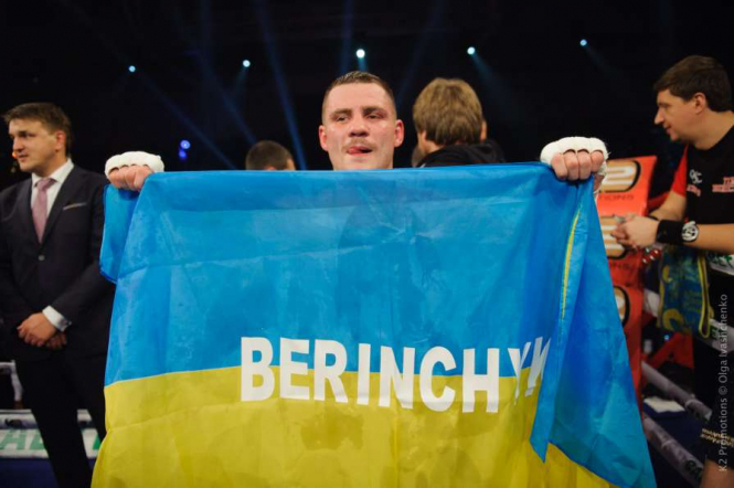 Боксер Денис Беринчик выиграл первый титул в профессиональной карьере