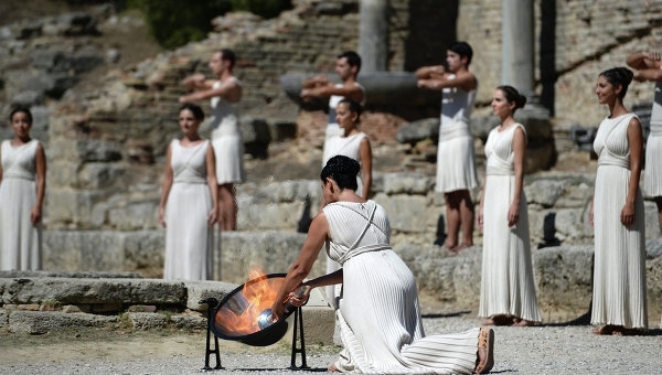 У Стародавній Олімпії запалили вогонь Олімпіади у Сочі 