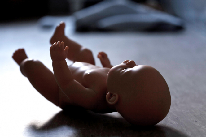 Україна – лідер за смертністю матерів та немовлят