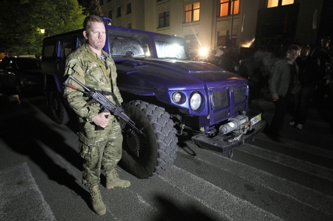 Жириновский подарил сепаратистам свой бронированный джип
