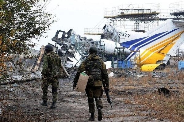 Бойовики обстріляли сили АТО в аеропорту Донецька: серед українських військових є поранені