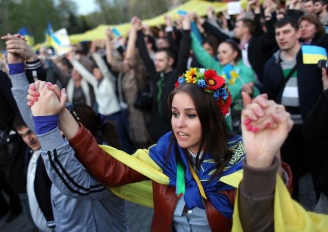 У Донецьку та Краматорську тисячі людей мітингують за цілісність України. Трансляція