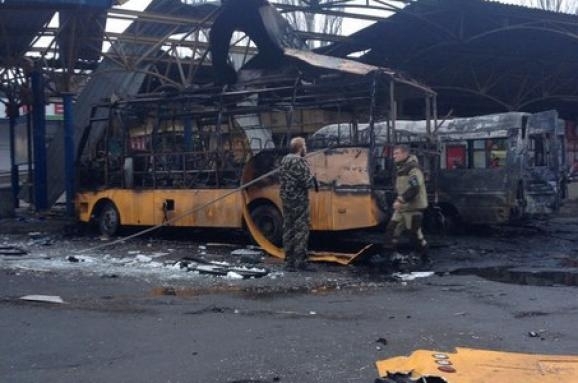 В Донецке обстреляли автостанцию: есть погибшие, - видео