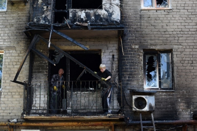У Донецьку снаряд знищив житловий будинок 