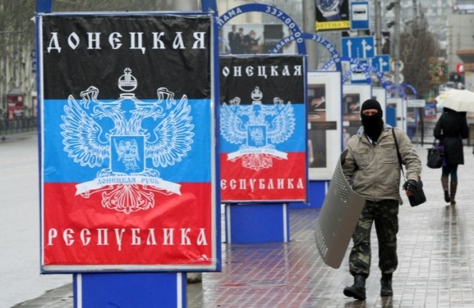 Под дулами автоматов сепаратисты начали референдум на Донбассе