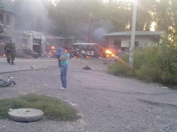Терористи відновили обстріли житлових районів Донецька