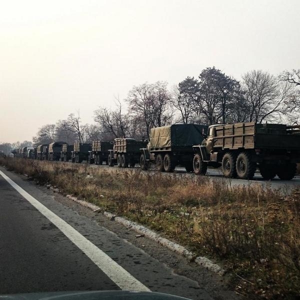 У Донецьк в'їхала велика колона військової техніки з Росії, - відео