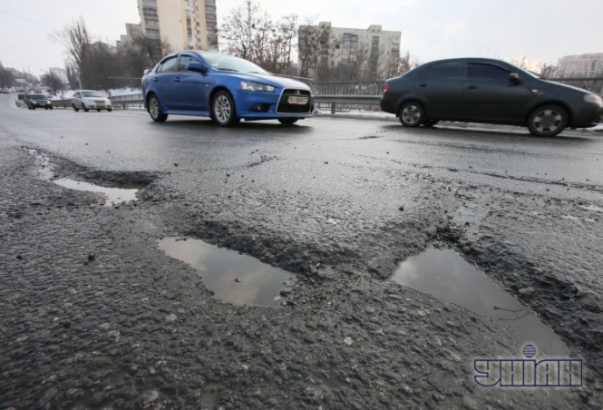 У Києві водії збирають кошти на ремонт доріг 