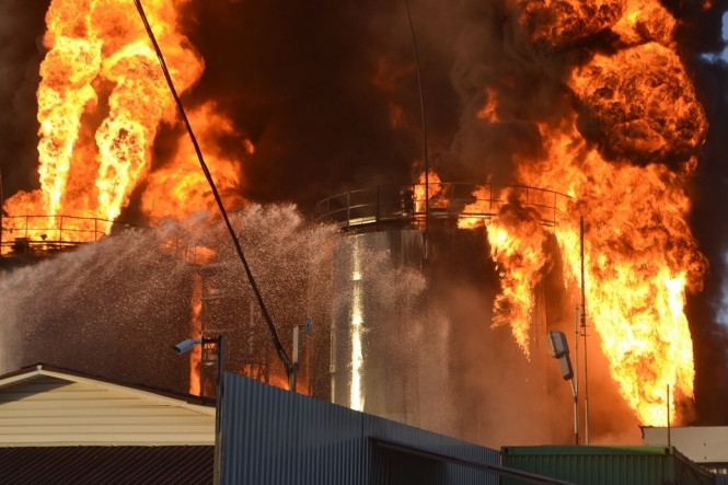 На нафтобазі біля Києва стався вибух: 6 пожежників госпіталізували, - Аваков