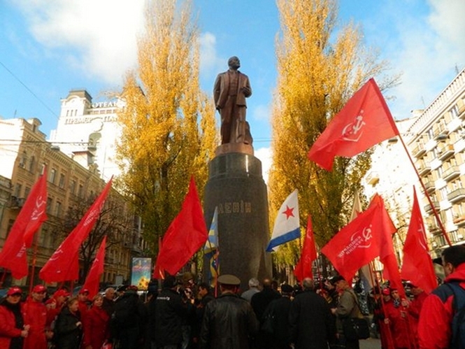 Кабмин инициирует запрет пропаганды коммунистического режима