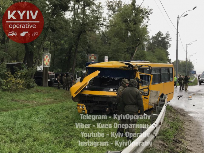 Автобус Нацгвардії потрапив у ДТП на Київщині: загинув один військовий, ще восьмеро травмовані