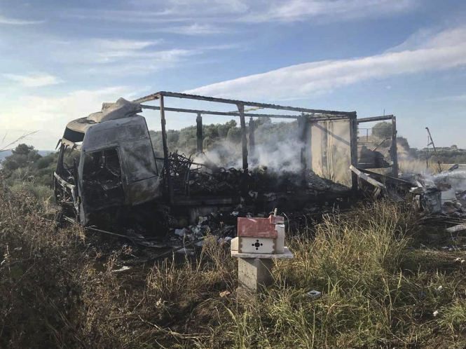 У Греції 11 мігрантів згоріли у фургоні після ДТП з вантажівкою

