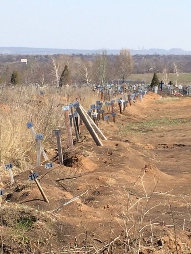 На кладбище возле Енакиево появилось более 700 безымянных могил