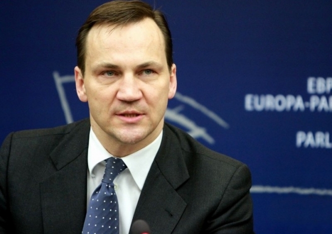 ЕС введет безвизовый режим с Украиной в середине 2015 года, - Сикорский