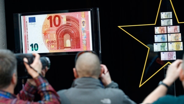 Євро перевалило за 16 гривень