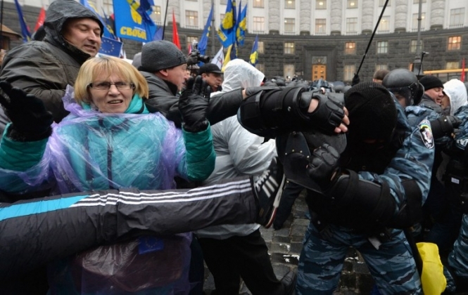 У Києві студентів, які агітували йти на Євромайдан, побили 