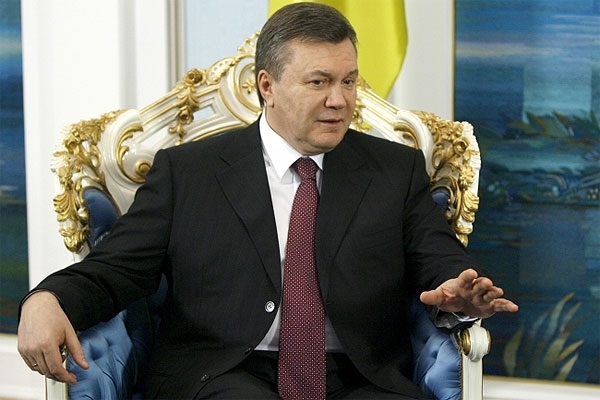 Янукович едет в город 