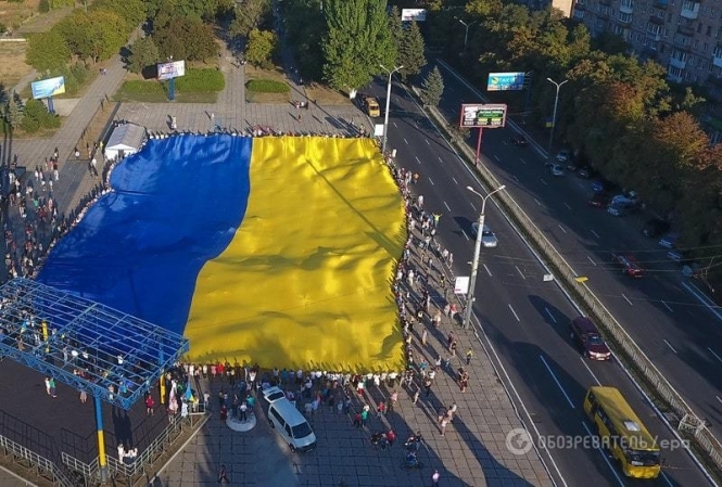 У Маріуполі розгорнули найбільший у світі прапор України