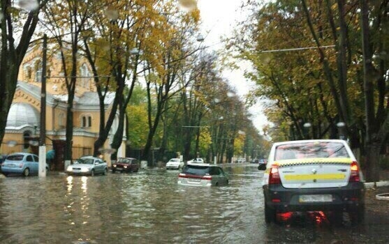 В Киеве сегодня опять дождь, шквалы и подтопления