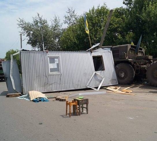 На Луганщине полицейский погиб на блокпосту через военный тягач