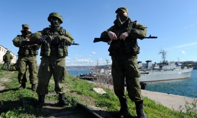 Російські військові посилили блокування українських військових частин у Криму