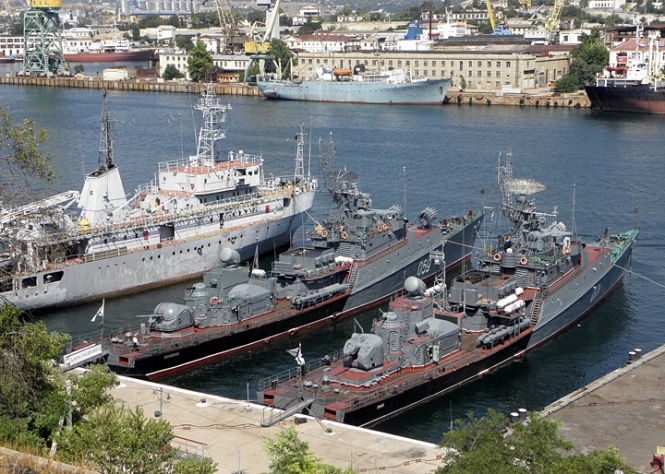 Из Крыма в порты Украины вывели 35 судов украинских военных