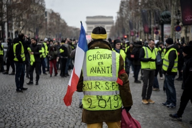 Во Франции происходят мирные акции протеста 