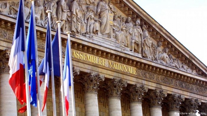 Во Франции узаконили расторжение брака без суда