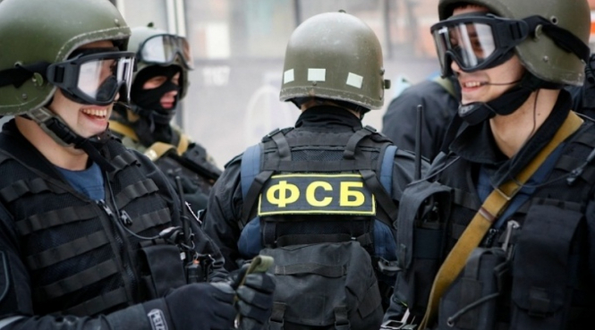 Силовики проводять обшуки в кримських татар у Бахчисараї