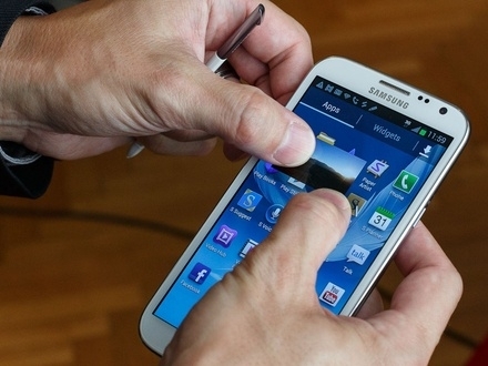 Samsung може випустити для Європи дешевшу версію Galaxy Note II