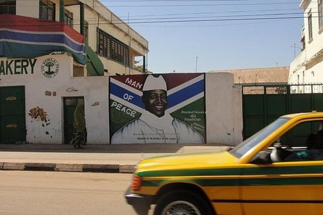 Екс-президент Гамбії втік з країни, прихопивши з казни $ 11 млн