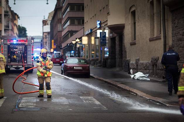 В центре Хельсинки мужчина совершил наезд на толпу людей, есть жертвы