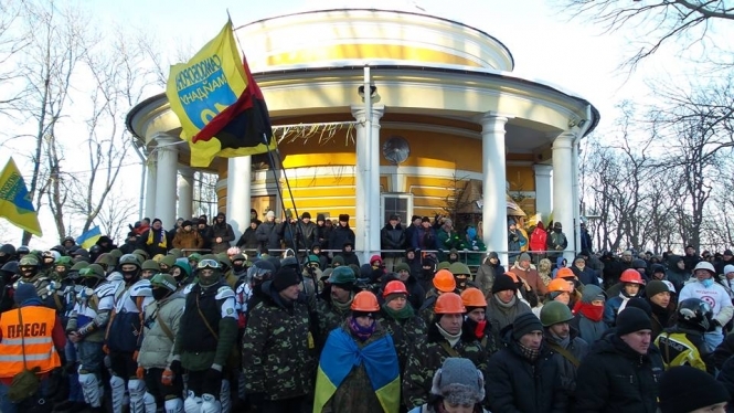 Дві тисячі самооборонців Майдану вшанували героїв Крут, - фото