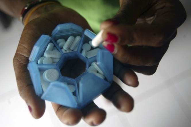 МОЗ купує препарати для ВІЛ-інфікованих за завищеними цінами