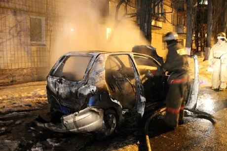 Міліція стверджує, що машини у Києві палять на замовлення у Будинку профспілок