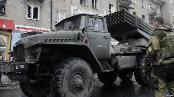 В СНБО сообщили, что Россия активно перебрасывает на Донбасс технику и солдат