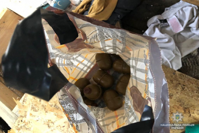 В палаточном городке возле Рады полиция изъяла 9 гранат РГД-5, 