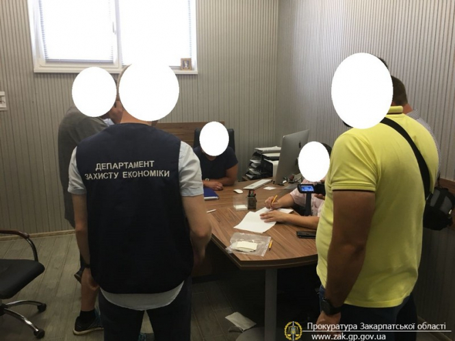 Топ-чиновницю Ужгородської міськради затримали на хабарі