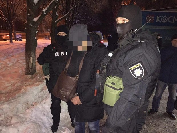 У Києві спіймали поліцейського на хабарі в $3,5 тис