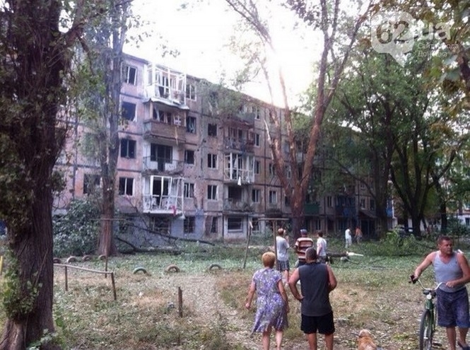 Харцызск после ночных обстрелов: люди боятся выходить из подвалов, - видео