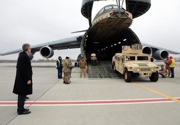 В Україну доставили чергову партію броньованих Humvee