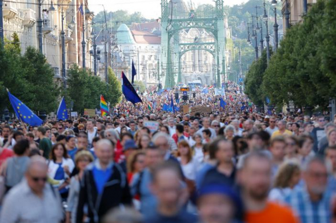 В Угорщині проходять масові протести проти політики Орбана, - ФОТО