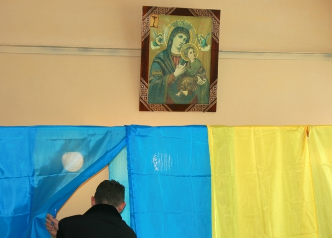 Українці вважають, що відеоспостереження на виборах переслідує корисливу мету