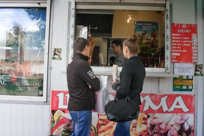 В Киеве демонтировали 20 мест по продаже шаурмы