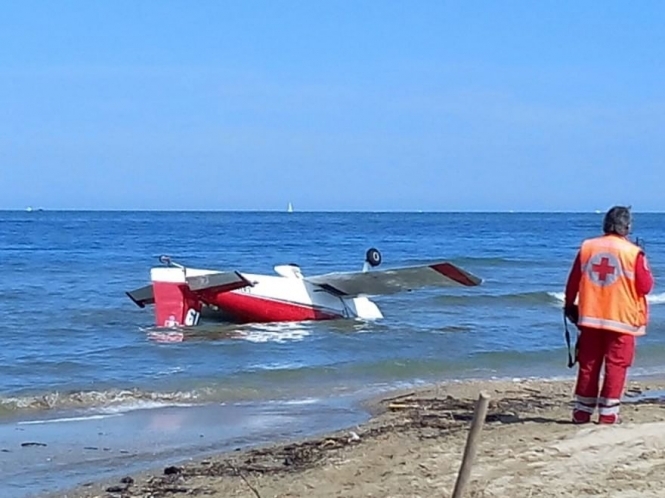 В Італії на авіашоу зіткнулись два літаки: пілот загинув, - відео