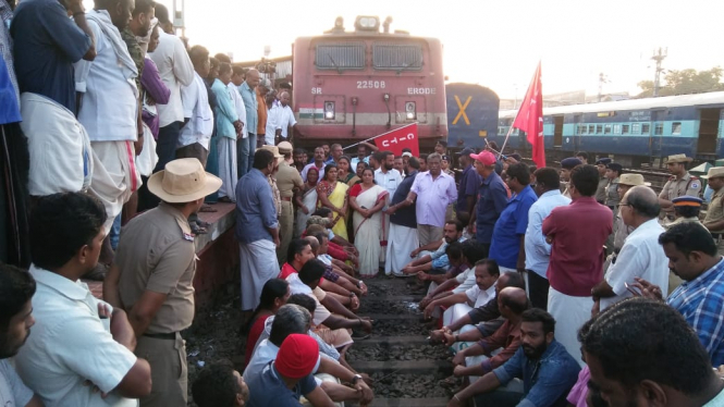 В Индии на забастовку вышли около 200 миллионов человек, - ФОТО