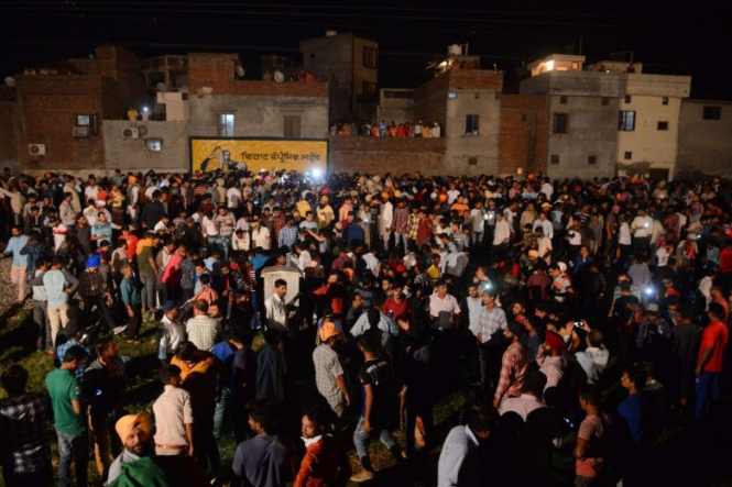 В Індії потяг в'їхав у натовп на фестивалі: 50 людей загинули, - ВІДЕО