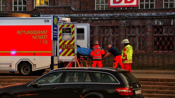 В Германии мужчина устроил резню в поезде: есть погибший и раненые