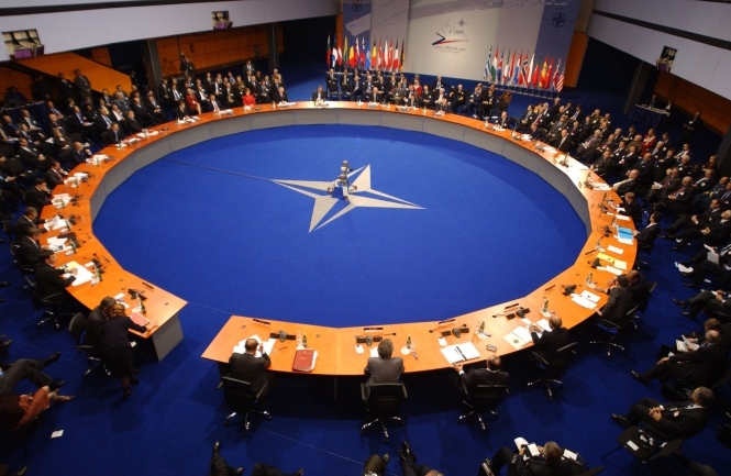 НАТО ограничит доступ к своей штаб-квартире для представителей России 
