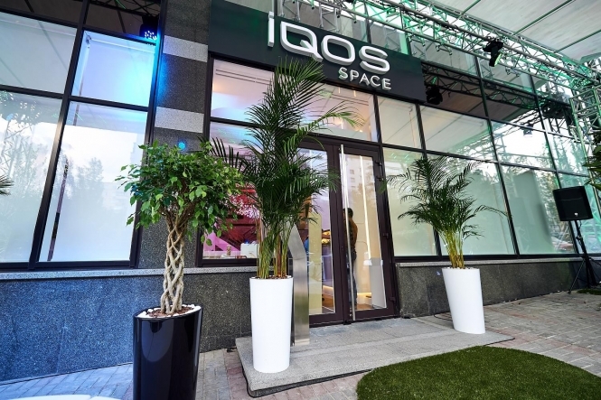 Philip Morris открыл в Киеве первый магазин по продаже инновационной системы нагрева табака iQOS